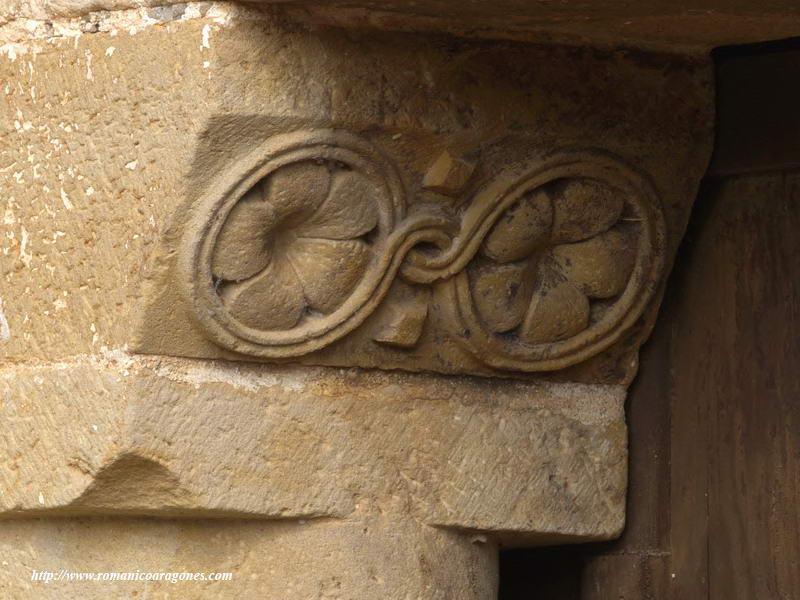 DECORACIÓN DE MODILLÓN EN PORTADA
